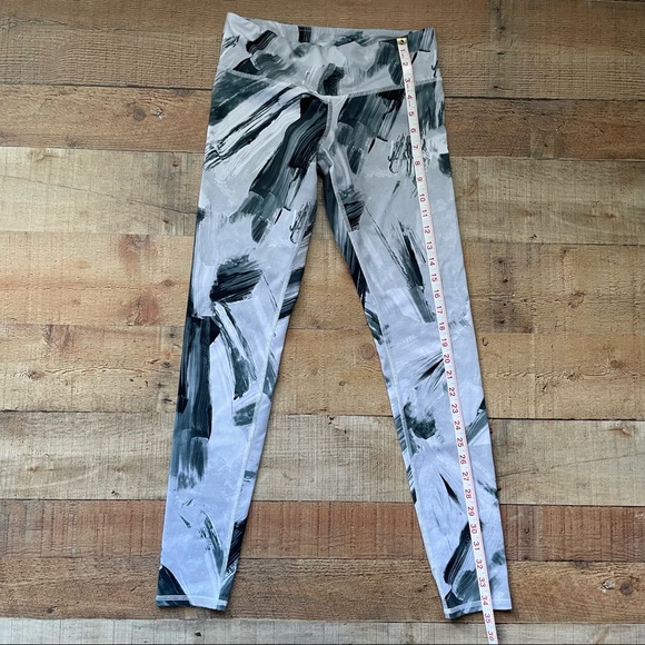 Alo Yoga Leggings Airbrush Modernist Paint Brush Splatter Neutral Gray - Picture 8 of 8